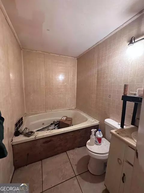 Bath - 3402 Maple Rd SE, Lindale, GA 30147 photo 3 of 3