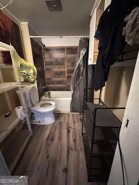 Bath - 3402 Maple Rd SE, Lindale, GA 30147 photo 2 of 3
