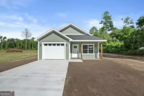 93 Riverside Dr, Jesup, GA 31545