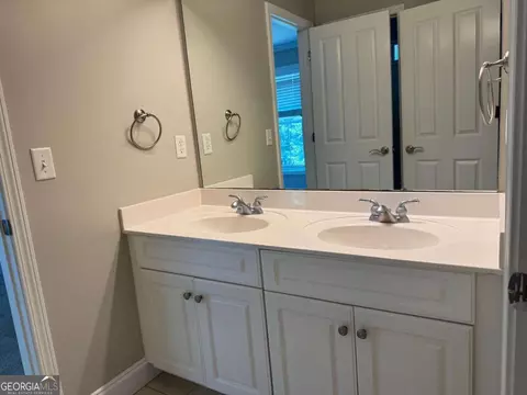 Bath - 130 Wickham Dr, Tyrone, GA 30290 photo 4 of 5
