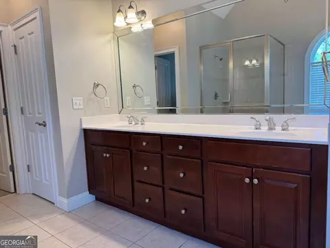 Bath - 130 Wickham Dr, Tyrone, GA 30290 photo 3 of 5