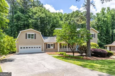 1025 Foxfire Dr, Lawrenceville, GA 30044