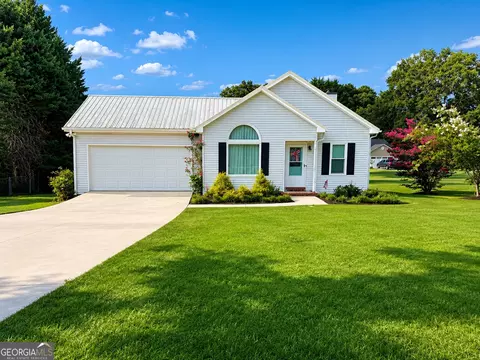 470 Hammond Rd, Statham, GA 30666