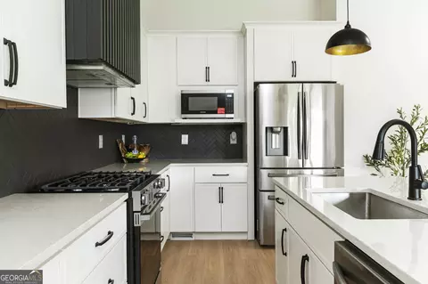 Kitchen - 535 Michael Cir, Monroe, GA 30655 photo 2 of 3