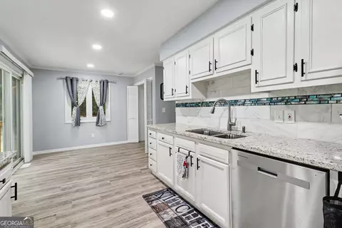 Kitchen - 102 Mckinley Cir, Lagrange, GA 30240 photo 2 of 2