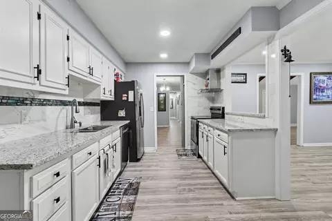 Entry Way - 102 Mckinley Cir, Lagrange, GA 30240 photo 1 of 3