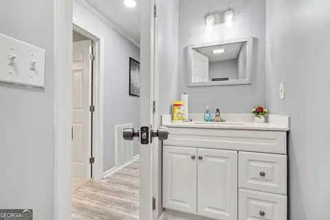 Bath - 102 Mckinley Cir, Lagrange, GA 30240 photo 3 of 3