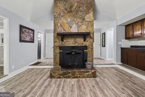 Entry Way - 102 Mckinley Cir, Lagrange, GA 30240 photo 2 of 3
