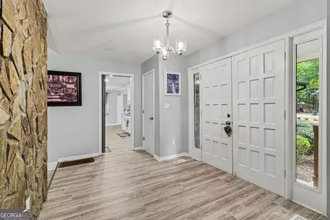 Entry Way - 102 Mckinley Cir, Lagrange, GA 30240 photo 3 of 3