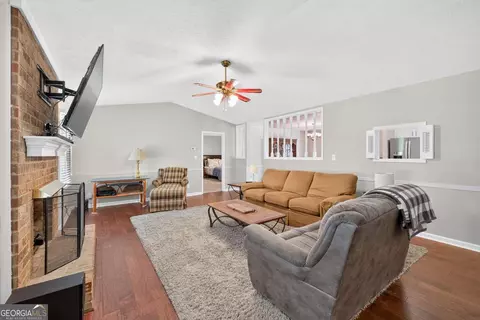 1561 Bentwood Dr SW, Lilburn, GA 30047