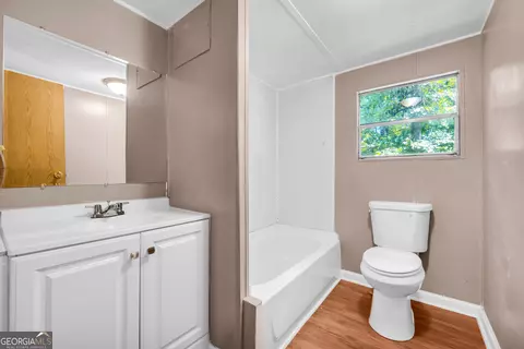 Bath - 301 J S Williamson Ct, Nicholson, GA 30565 photo 1 of 3