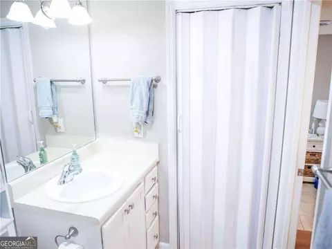 Bath - Undisclosed, Atlanta, GA 30319 photo 2 of 3