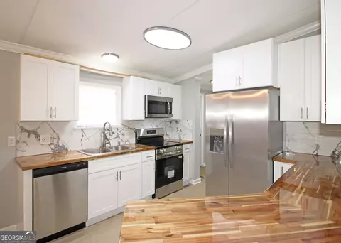 Kitchen - 254 Windy Ln, Jackson, GA 30233 photo 2 of 2