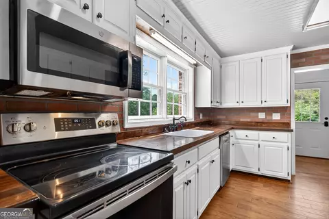 Kitchen - 7142 Hamilton Rd, Pine Mountain, GA 31822 photo 4 of 4