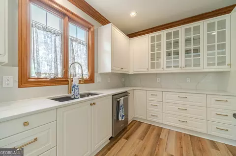 Kitchen - 1271 Carl Davis Rd, Monroe, GA 30655 photo 2 of 3