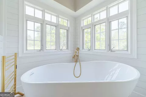 Bath - 1271 Carl Davis Rd, Monroe, GA 30655 photo 2 of 3