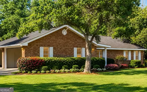 135 Brandon St, Baxley, GA 31513
