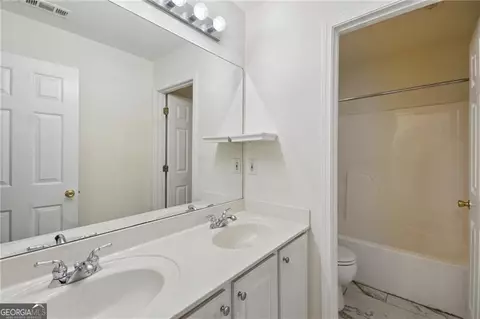 Bath - 3975 Coventry Park Ln, Duluth, GA 30096 photo 4 of 5