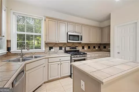 Kitchen - 3975 Coventry Park Ln, Duluth, GA 30096 photo 3 of 4
