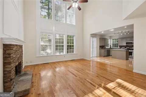 Living - 3975 Coventry Park Ln, Duluth, GA 30096 photo 5 of 6