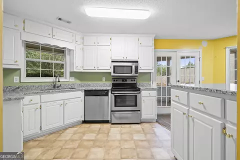 165 Lakefront Dr, Covington, GA 30016 photo 8