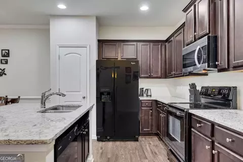 Kitchen - 507 Riverview Ln, Canton, GA 30114 photo 3 of 3