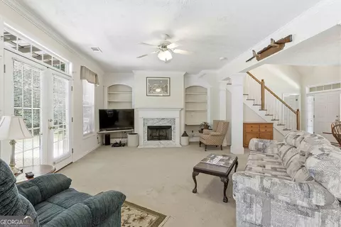 Living - 1080 Hunter Rd, Williamson, GA 30292 photo 2 of 3