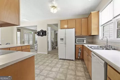 Kitchen - 1080 Hunter Rd, Williamson, GA 30292 photo 3 of 3