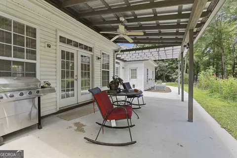 Exterior - 1080 Hunter Rd, Williamson, GA 30292 photo 4 of 15