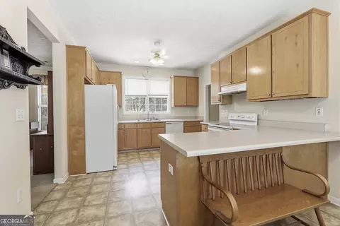 Kitchen - 1080 Hunter Rd, Williamson, GA 30292 photo 1 of 3