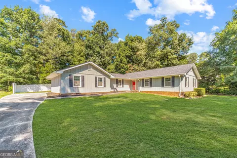 3245 Village Glen Trl S, Snellville, GA 30039