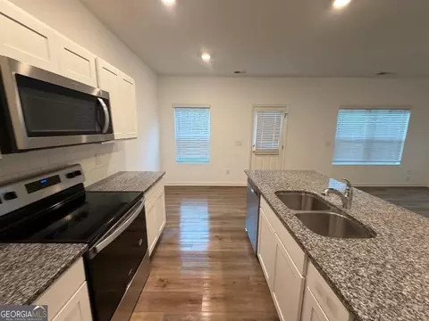 Kitchen - 1410 Ben Park Way, Grayson, GA 30017 photo 4 of 4