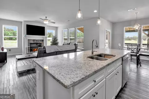 Kitchen - 2267 Bold Springs Rd, Monroe, GA 30656 photo 4 of 7
