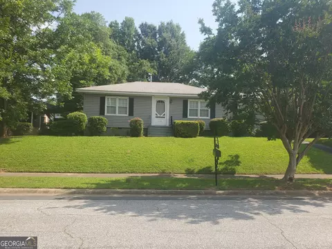 635 Burbank Cir SE, Smyrna, GA 30080