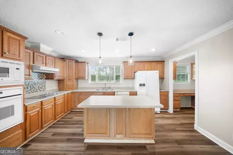 Kitchen - 703 Dave Callaway Rd, Collins, GA 30421 photo 2 of 3