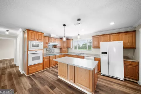 Kitchen - 703 Dave Callaway Rd, Collins, GA 30421 photo 1 of 3