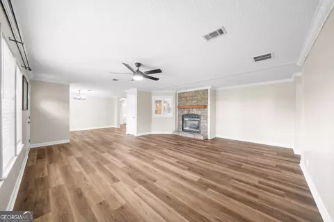 Living - 703 Dave Callaway Rd, Collins, GA 30421 photo 3 of 4