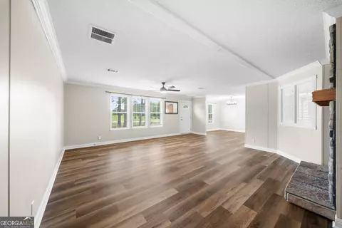 Living - 703 Dave Callaway Rd, Collins, GA 30421 photo 2 of 4