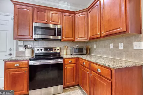 Kitchen - 303 Mckendree Ct, Bethlehem, GA 30620 photo 5 of 6