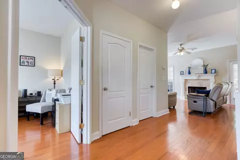 Entry Way - 303 Mckendree Ct, Bethlehem, GA 30620 photo 1 of 4