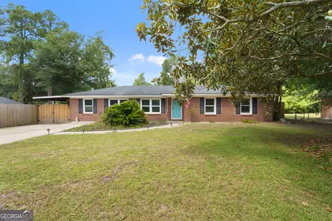 17 Regent Dr, Savannah, GA 31406