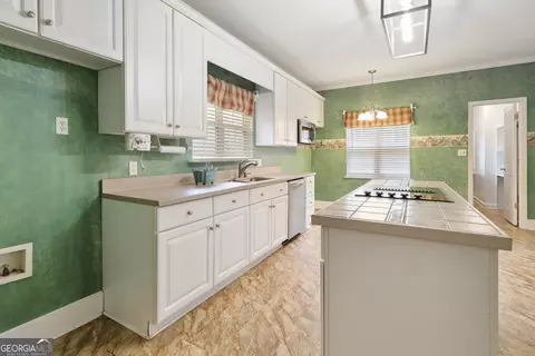 Kitchen - 444 Covered Bridge Rd, Covington, GA 30016 photo 4 of 7