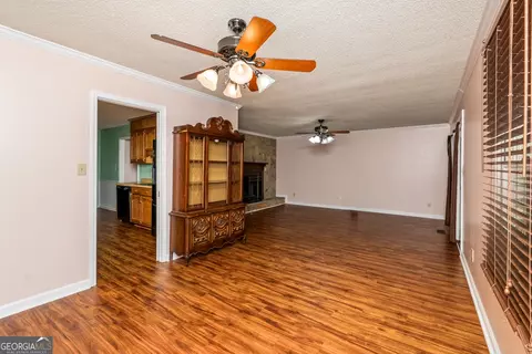 Living - 107 Shane Cir, Perry, GA 31069 photo 7 of 8
