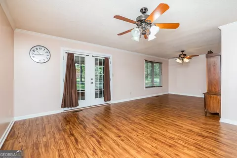 Living - 107 Shane Cir, Perry, GA 31069 photo 5 of 8