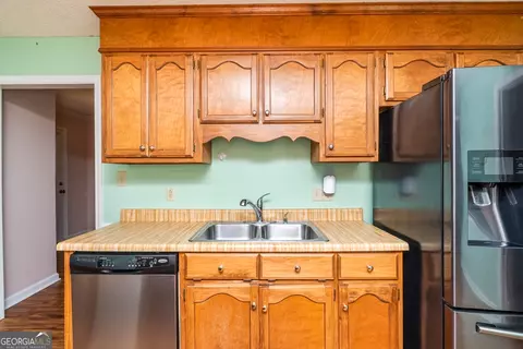 Kitchen - 107 Shane Cir, Perry, GA 31069 photo 4 of 4