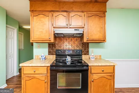 Kitchen - 107 Shane Cir, Perry, GA 31069 photo 3 of 4