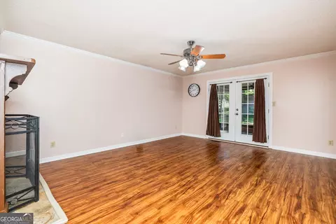 Living - 107 Shane Cir, Perry, GA 31069 photo 1 of 8