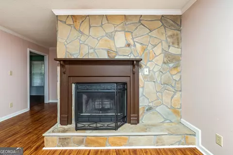 Living - 107 Shane Cir, Perry, GA 31069 photo 4 of 8