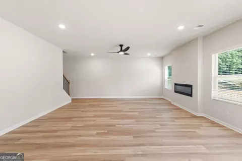 Living - 300 Hudson Ct, Jackson, GA 30233 photo 2 of 3