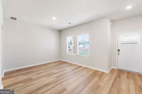 Living - 300 Hudson Ct, Jackson, GA 30233 photo 3 of 3